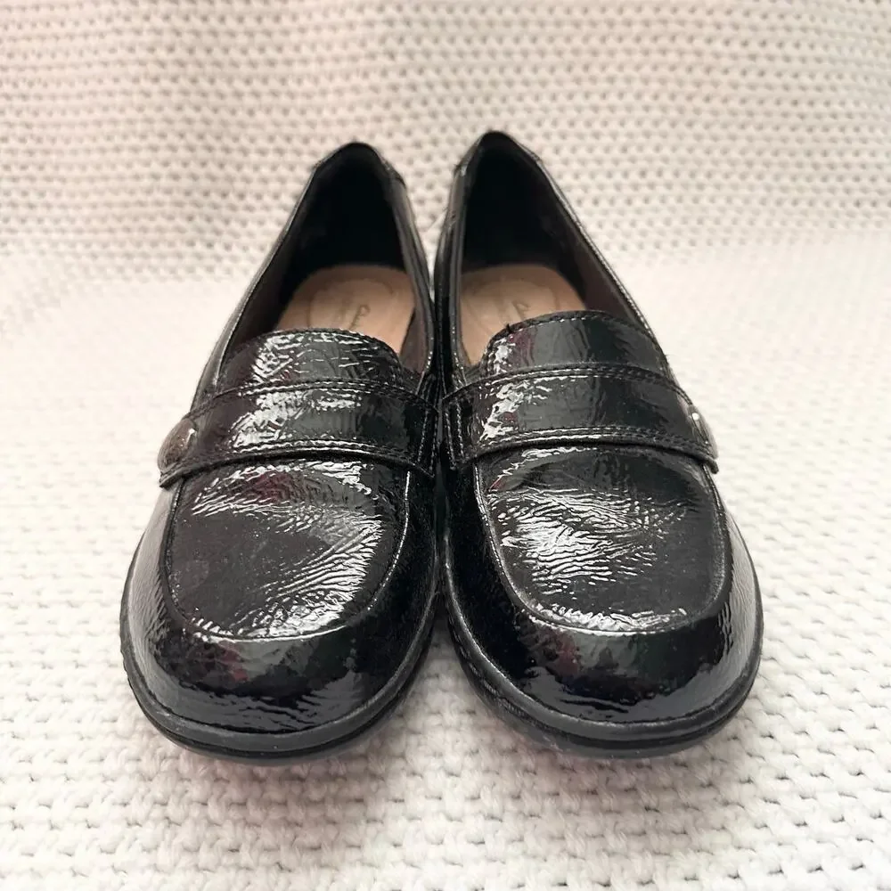 Clarks Cora Daisy Black Tumbled Patent Leather Button Detail Comfort Loafer 7M